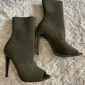 Steve Madden Olive Green Peep Toe Heels